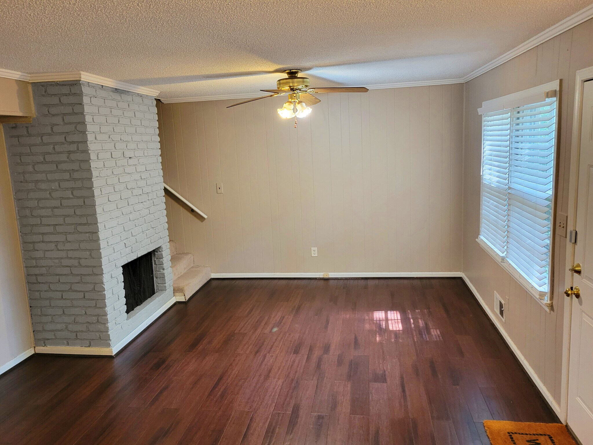 Building Photo - 804 Linbard Ln