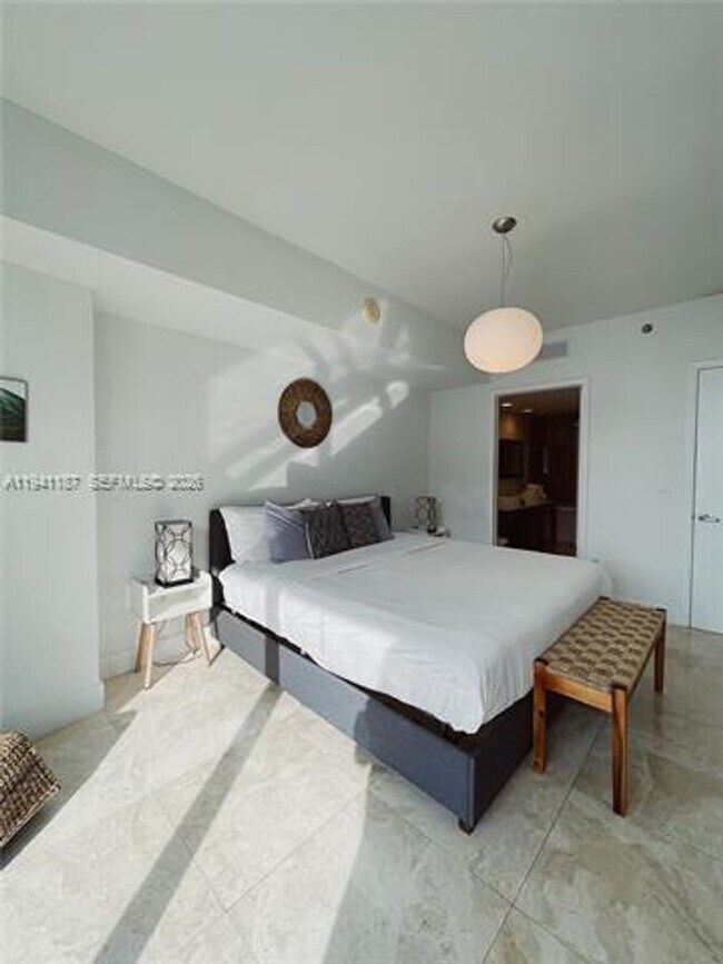 Building Photo - 485 Brickell Ave