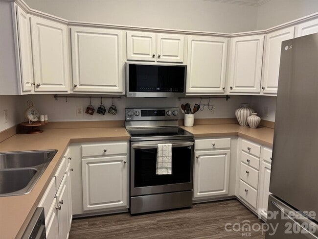 Building Photo - 1410 4th St Dr NW