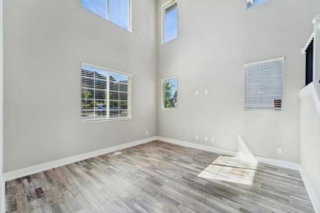 Building Photo - 3 bedroom in Bonney Lake WA 98391