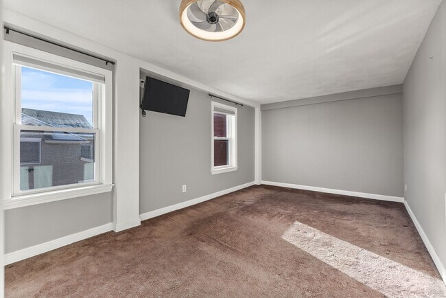 Building Photo - 12 Wright St