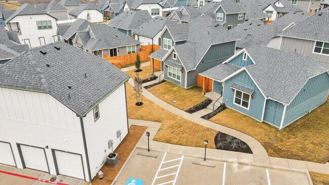 Building Photo - 10121 Conover Cmns Cir