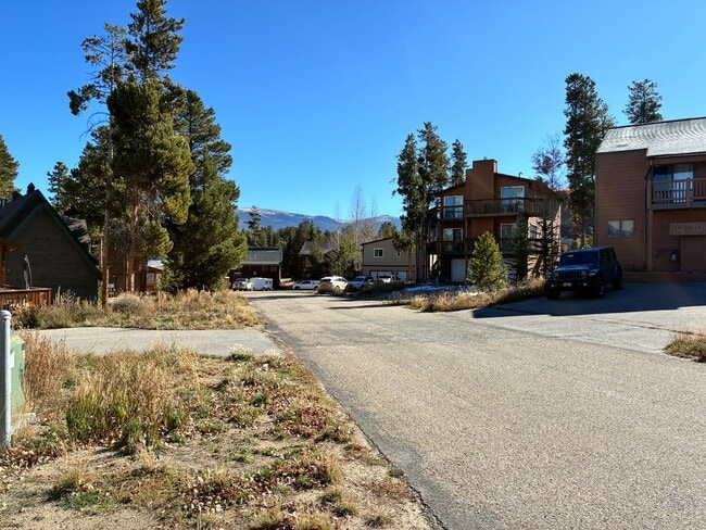 Building Photo - 831 Ermine Ln
