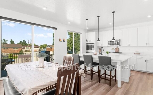 Building Photo - 127 N 4450 W