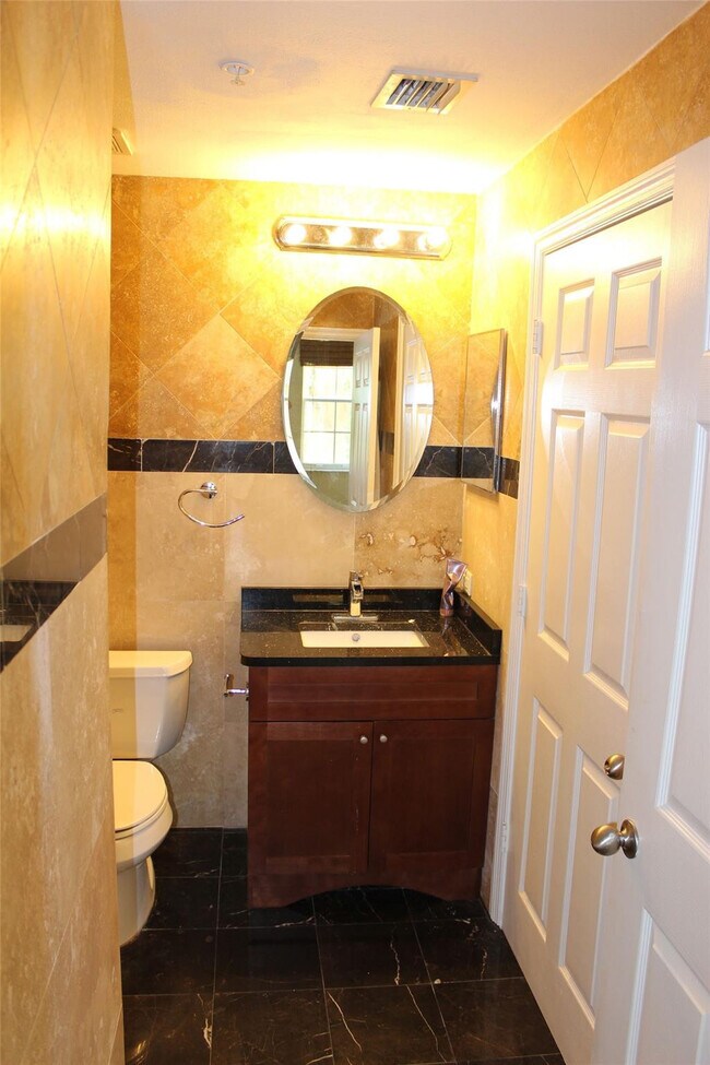 Building Photo - 533 NE 3rd Ave