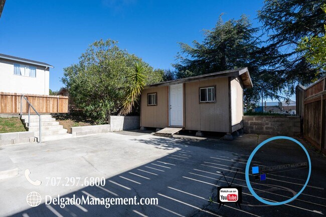 Building Photo - Large beautiful home