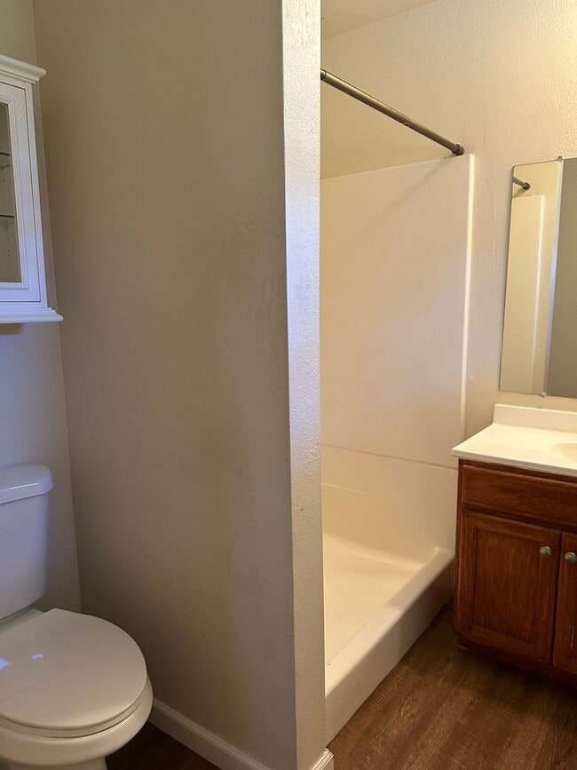 Building Photo - Charming Home with Open Floor Plan in West Redding