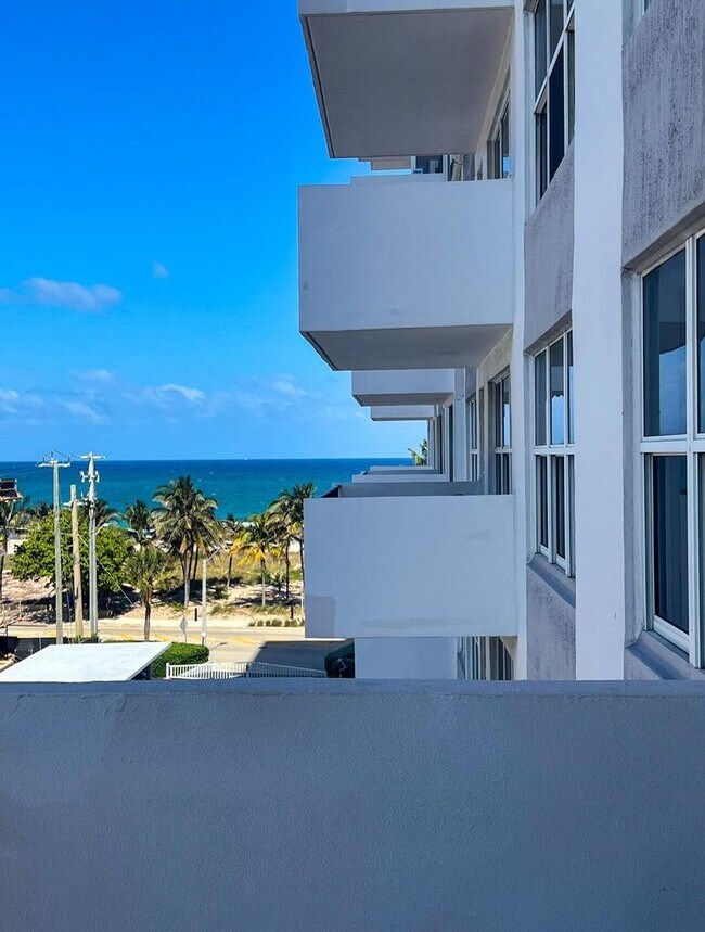 Building Photo - 405 N Ocean Blvd