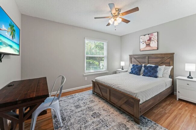 Building Photo - 10383 Chatwood Ct