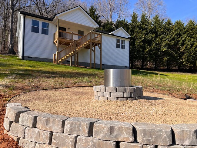 Primary Photo - Beautiful Newer Construction in Weaverville