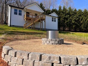 Building Photo - Beautiful Newer Construction in Weaverville