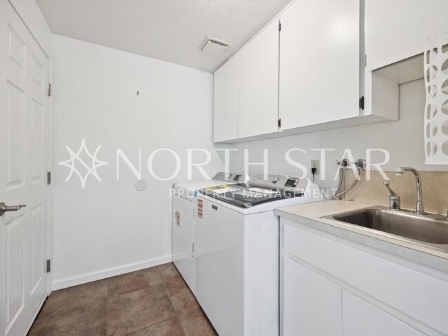 Building Photo - Beautifully Maintained Single-Level Home w...