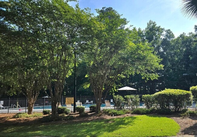 Building Photo - 4Br 2.5Ba in Grand Oaks with Pool Access!