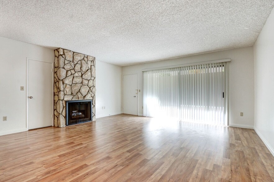 Building Photo - 230 Pacific St