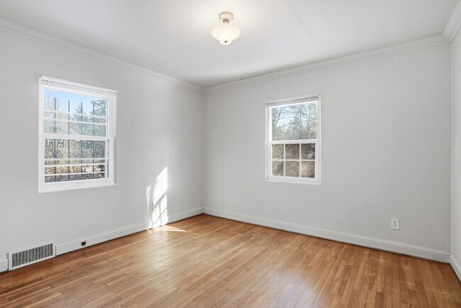 Building Photo - 1503 South Southeast Boulevard