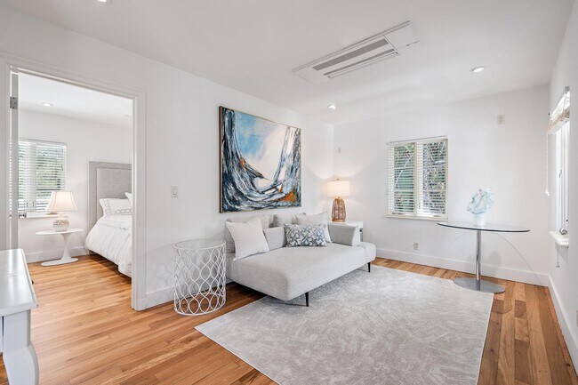 Building Photo - 306 Cordova Rd