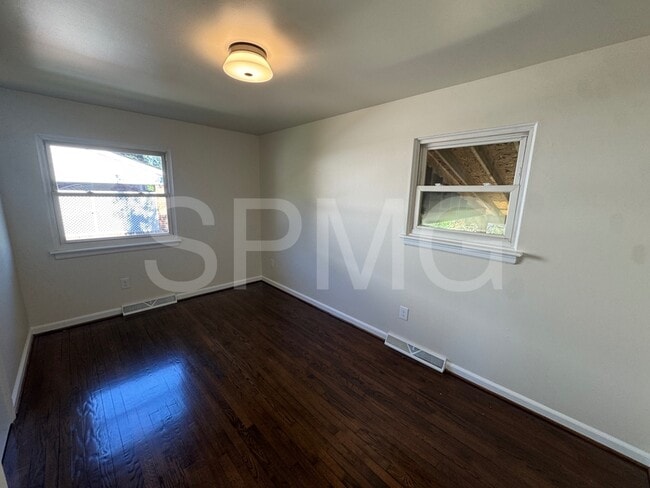 Building Photo - 216 Nancy Dr NW