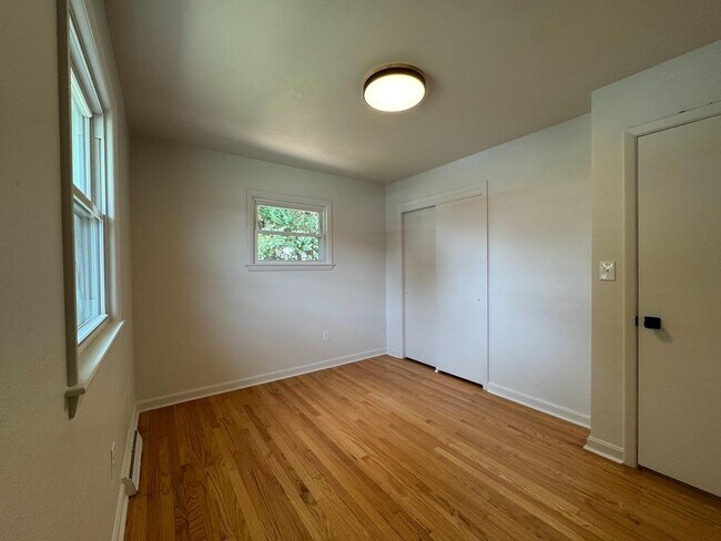 Building Photo - 2401 Bare St