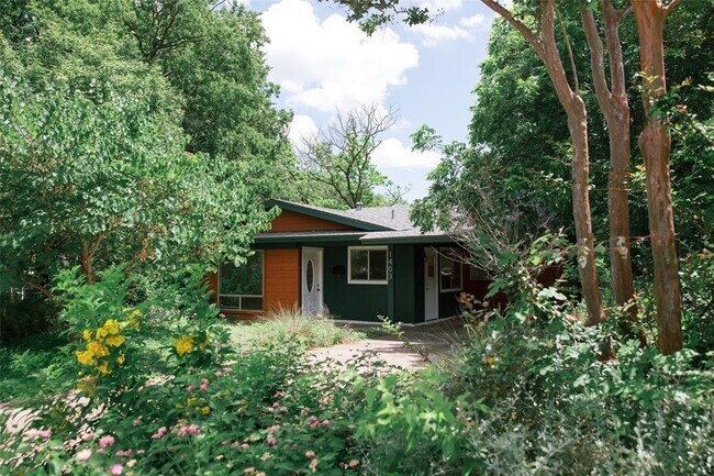 Building Photo - 1403 Randy Cir