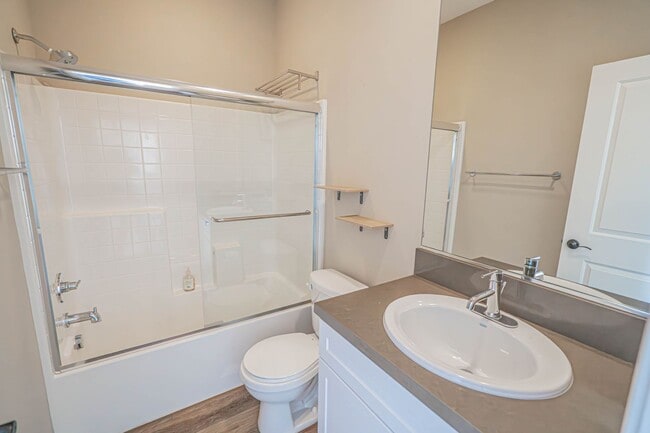 Building Photo - Unique 4-Bedroom, 3-story Live/Work Townhouse in the lushly landscaped Villa Metro Community!