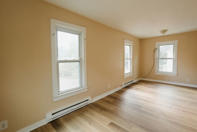 Building Photo - 714 Helmholz Ave