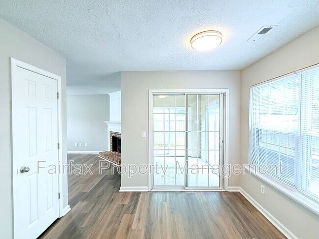 Building Photo - 201 Ridge Lake Dr