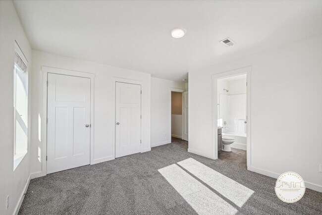 Building Photo - Dublin Farms Townhomes