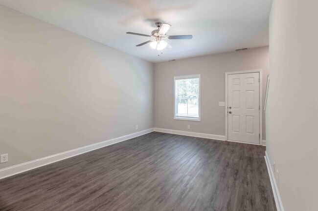 Building Photo - 275 Smithson Ln