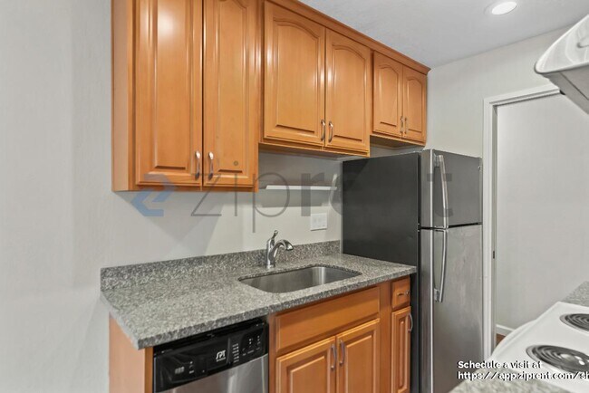 Building Photo - 280 Easy St