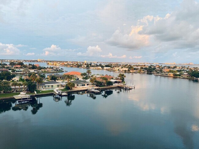 Building Photo - 420 64th Ave