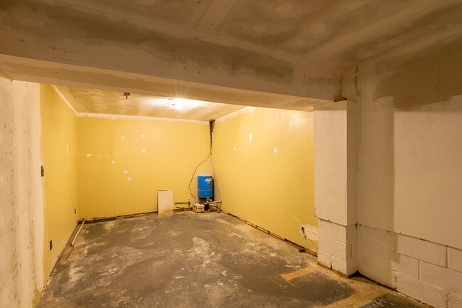 Building Photo - 2865 Old Thomson Rd