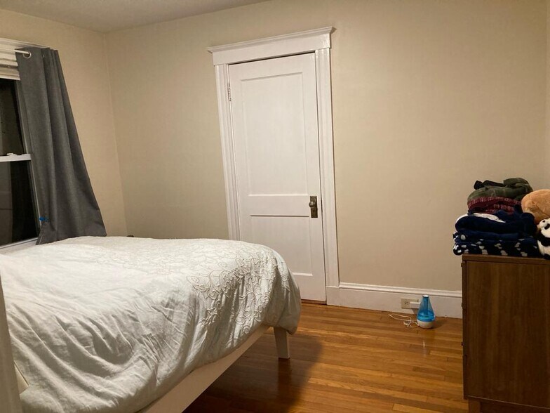 Building Photo - 44 Waverley Ave