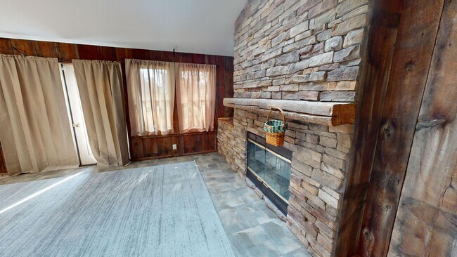 Building Photo - Country living in South Central! 3 bed/3 baths and large garage