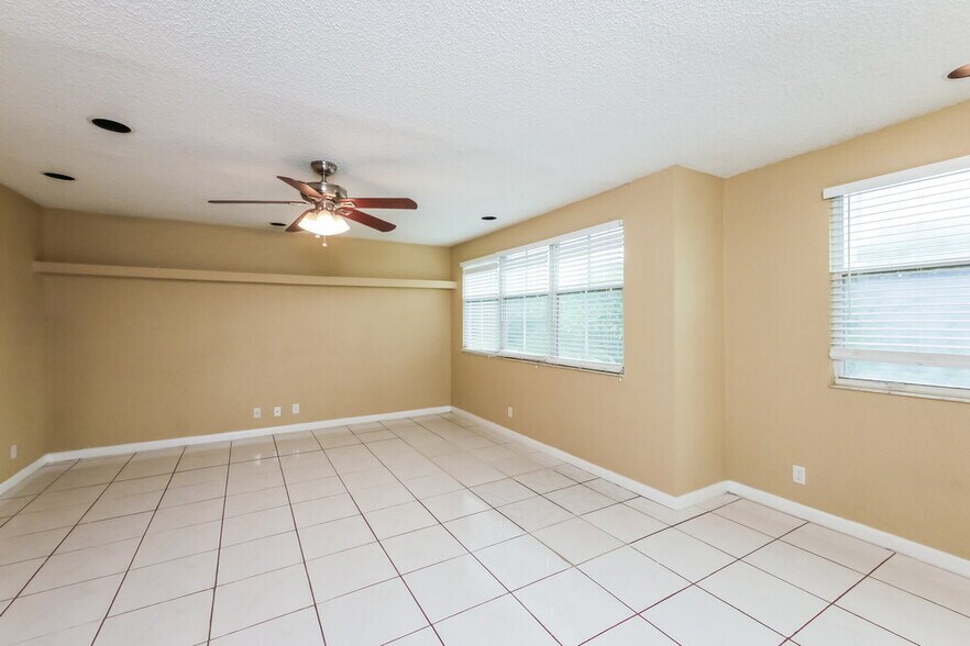 Building Photo - 3275 W Buena Vista Dr
