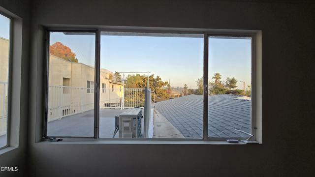 Building Photo - 1483 N Altadena Dr