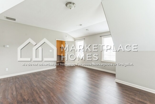 Building Photo - 5057 Maiden Ln