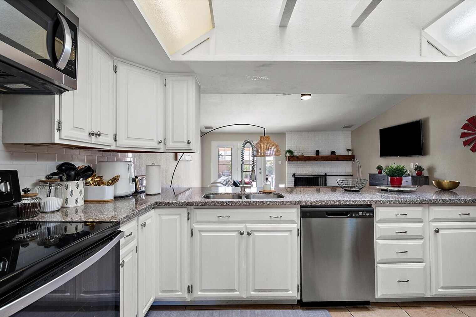 Building Photo - 4332 E Cherokee St