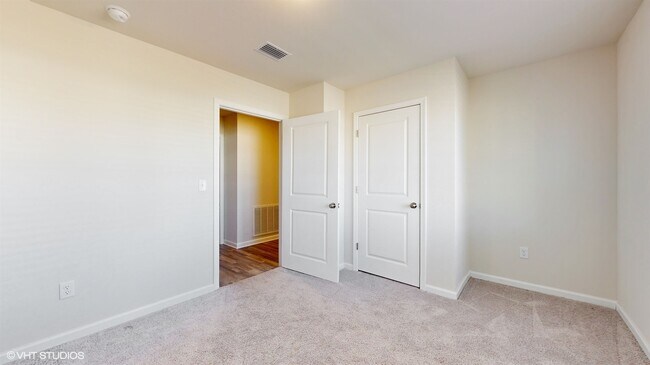 Building Photo - 400 Whispering Creek Ave