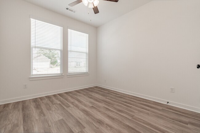 Building Photo - 587 W Gosling Isle