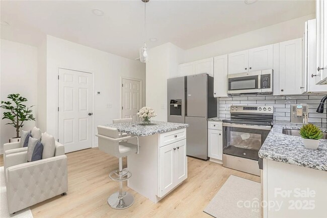 Building Photo - December Rent Special! New Construction 3 Bed 2.5 Bath Home in Hickory, NC