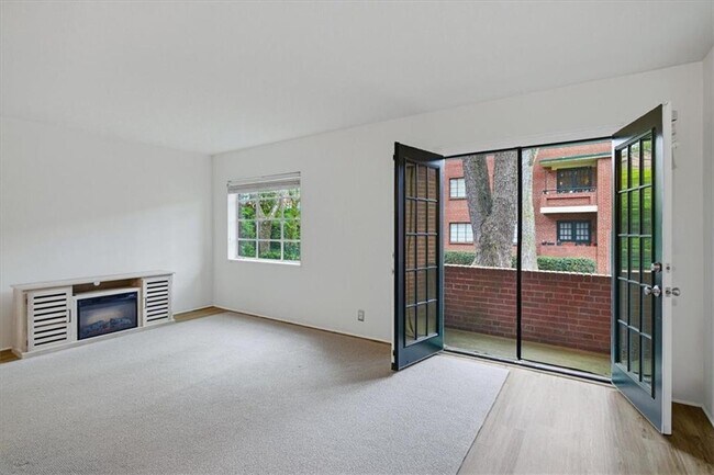 Building Photo - 1381 Normandy Dr NE