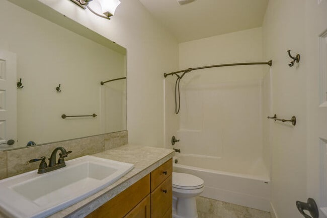Building Photo - NEWER THREE BEDROOM IN CUL-DE-SAC