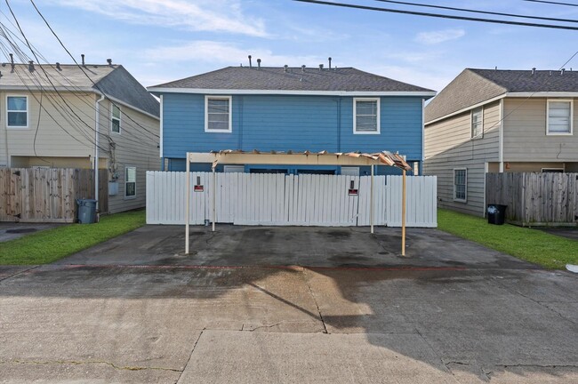 Building Photo - 12208 Ormandy St