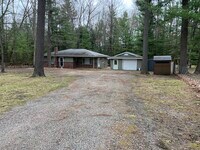 Building Photo - 1111 Woodsdale Dr