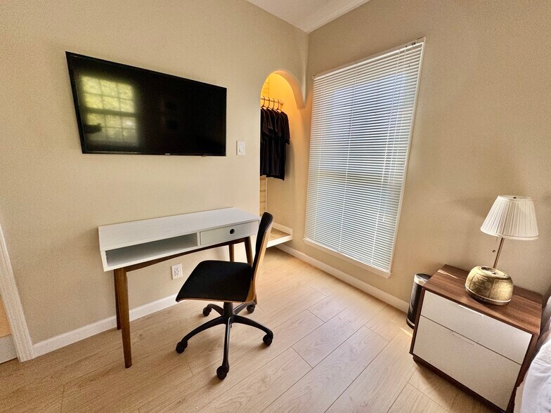 Building Photo - 10443 Califa St