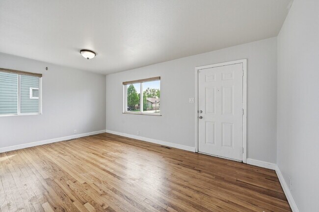 Building Photo - $2,140.95 -  2 bed, 1 bath located in Denver with a big backyard and In Unit Laundry!