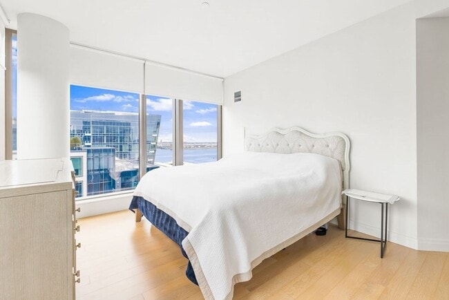 Building Photo - 135 Seaport Blvd