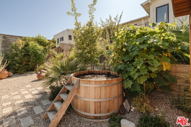 Building Photo - 1097 W Kensington Rd