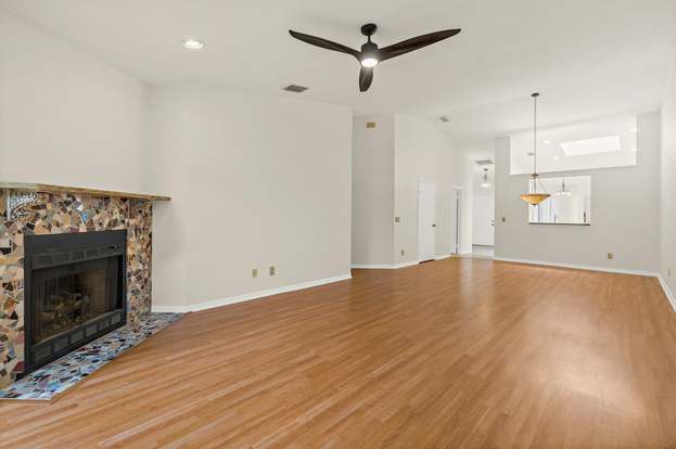 Building Photo - 604 Parkside Pl
