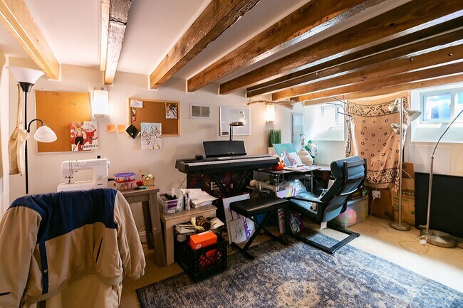 Building Photo - Two Bedroom Point Breeze Townhouse